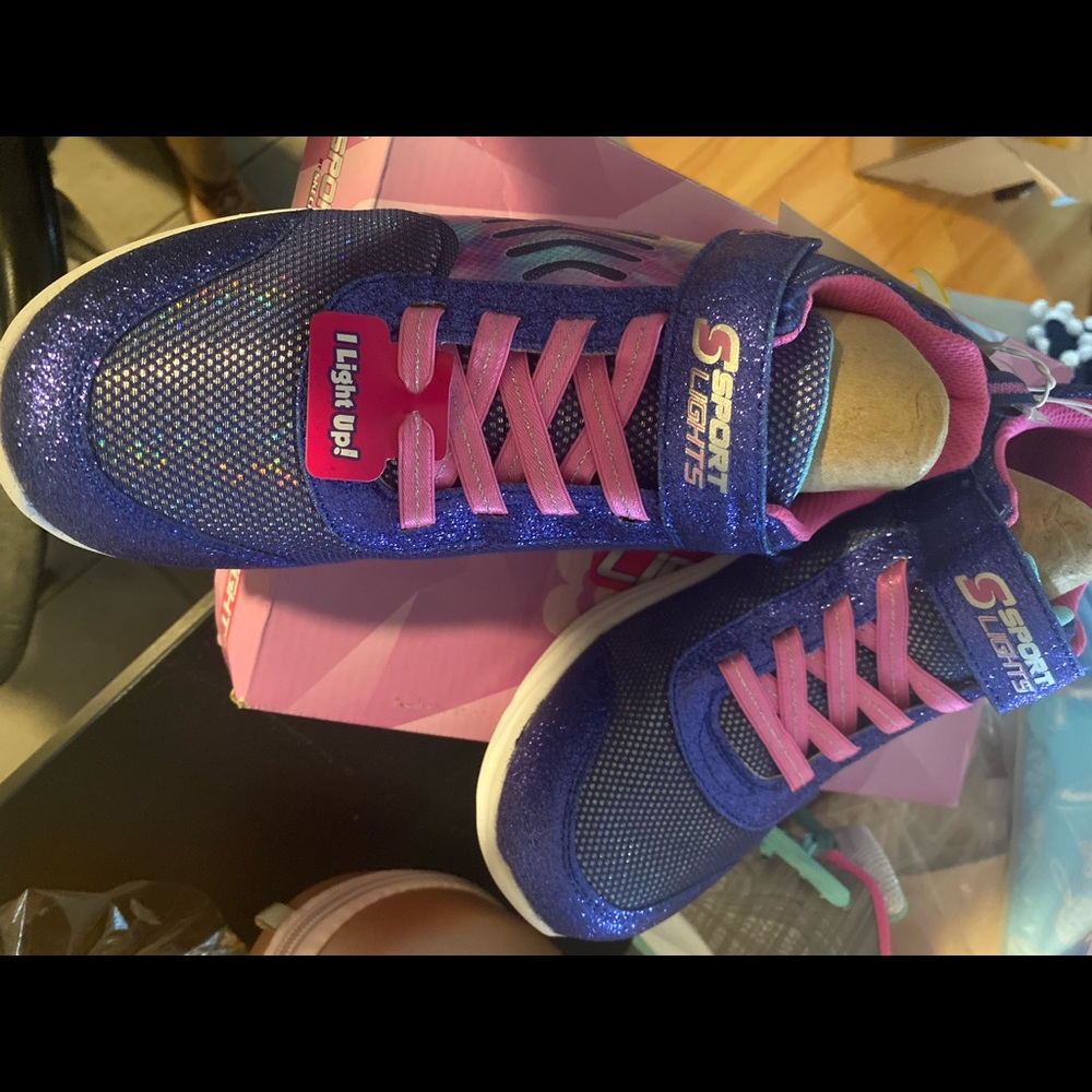 New blue sketchers girl size 5